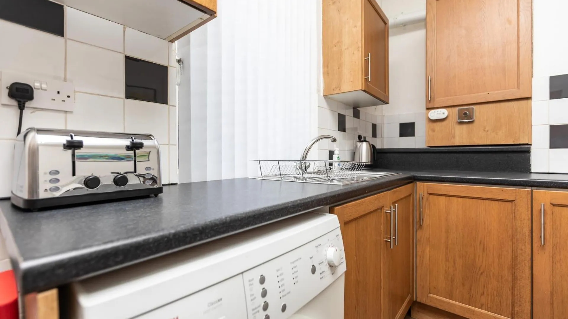 Featherstone Cosy Two Bedroom Property!