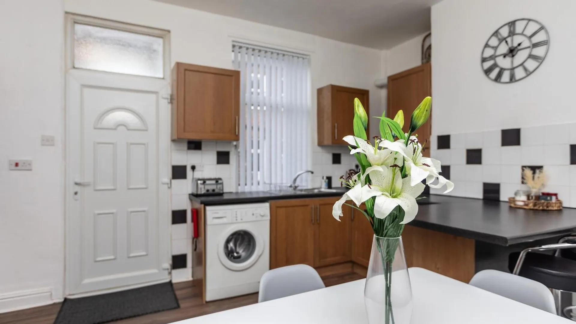 Featherstone Cosy Two Bedroom Property!