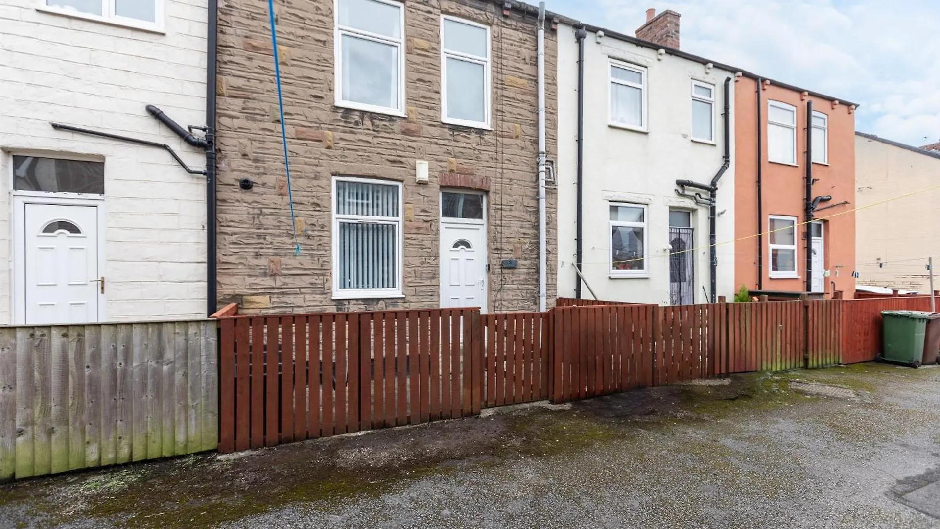 Featherstone Cosy Two Bedroom Property! 0*,
